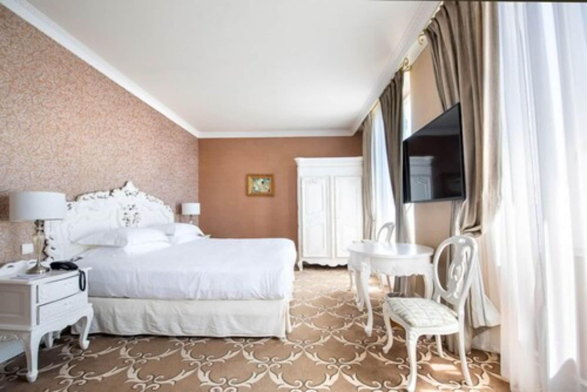 Hotel Chateau De La Tour Cannes Exterior photo